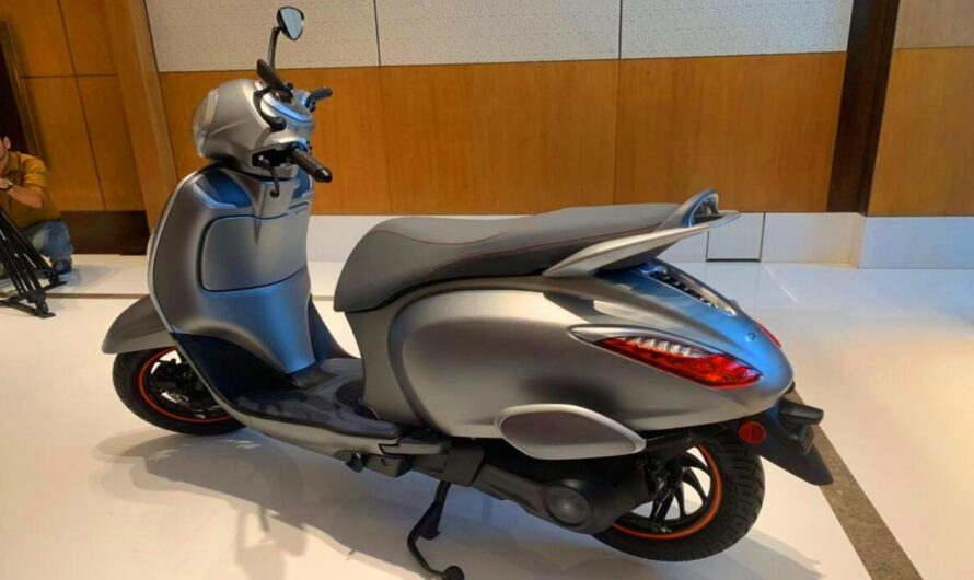 घोड़े जैसी रफ्तार के साथ आया Bajaj का धांसू electric Chetak Scooter, कीमत के साथ फीचर्स भी कमाल 